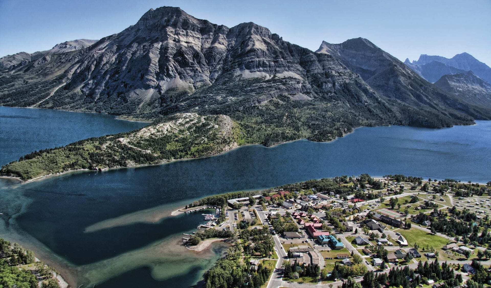 location-2014-172-waterton-lakes-np-townside-7653