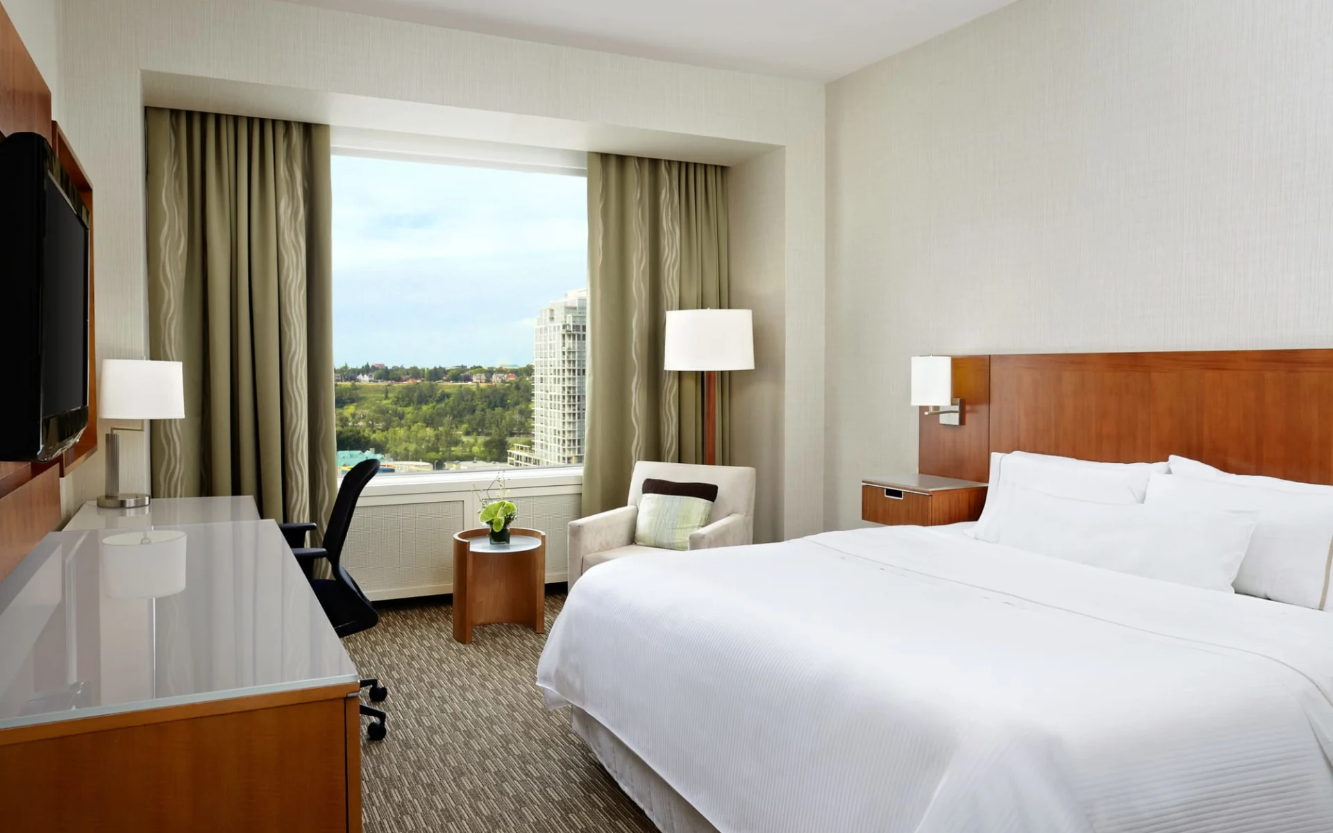 room-westin-calgary-traditional-room-jonview-15902